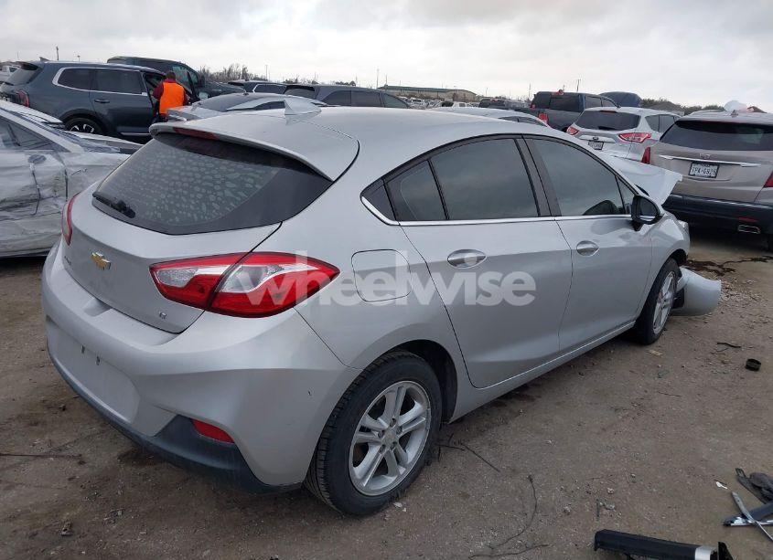 Photo 4 of 2018 Chevrolet Cruze LT AUTO (VIN 3G1BE6SMXJS655329)