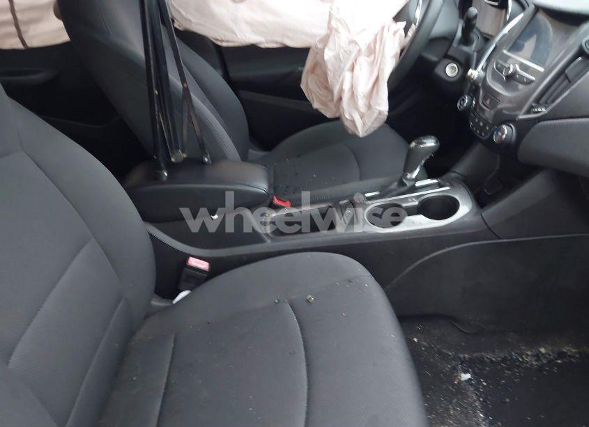Photo 5 of 2018 Chevrolet Cruze LT AUTO (VIN 3G1BE6SMXJS655329)