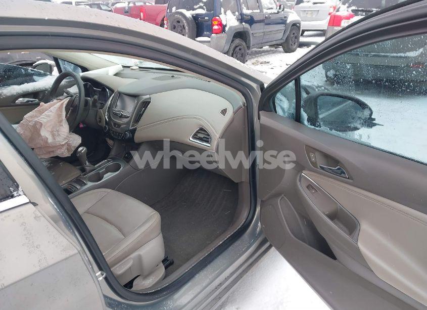 Photo 5 of 2018 Chevrolet Cruze PREMIER AUTO (VIN 3G1BF6SM7JS650957)