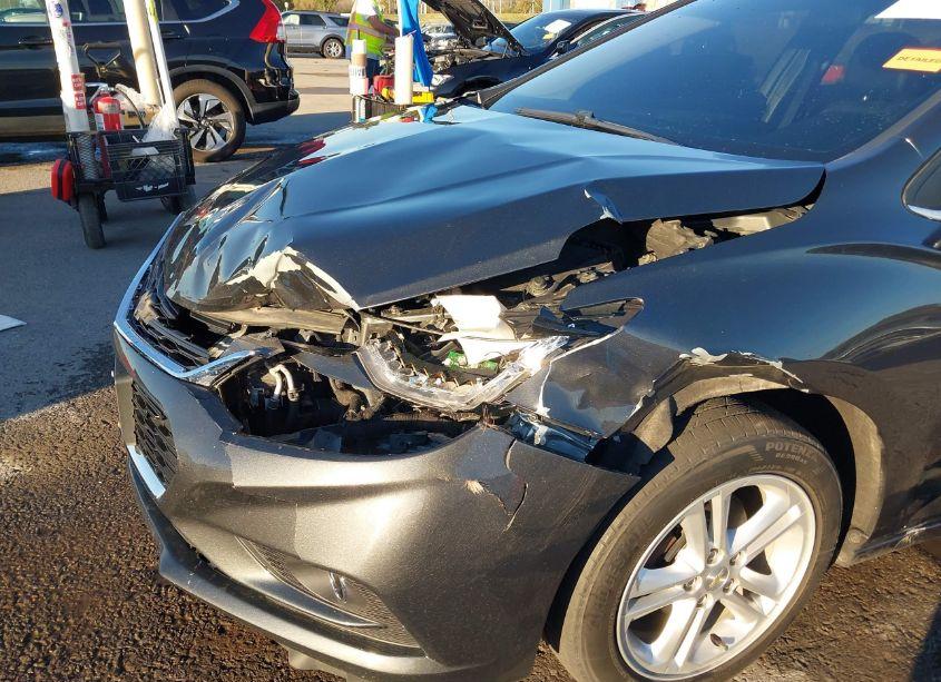 Photo 6 of 2018 Chevrolet Cruze LT AUTO (VIN 3G1BH6SE8JS650646)