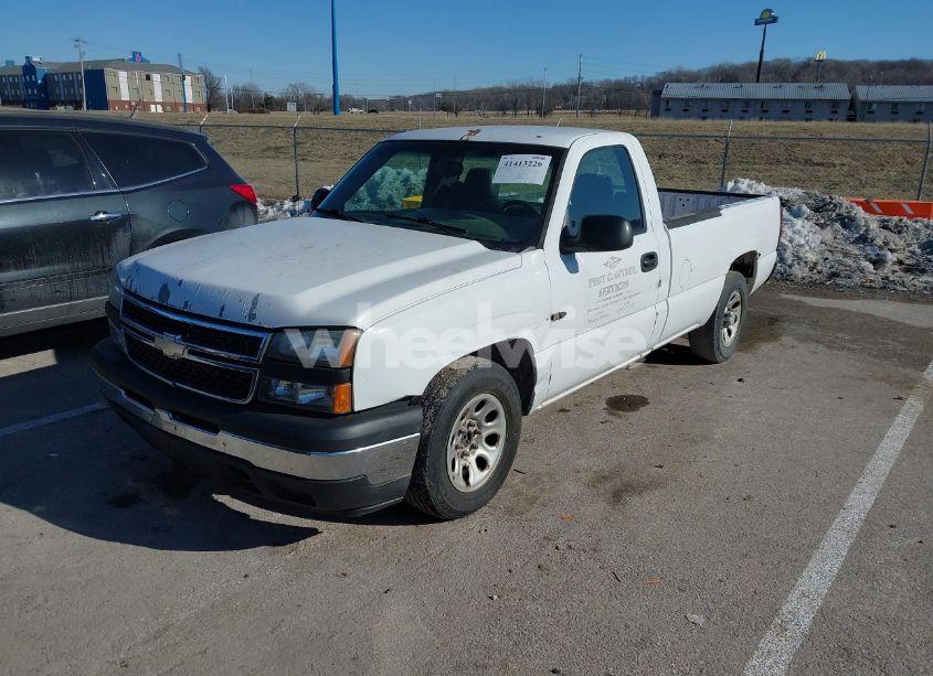 Photo 2 of 2007 Chevrolet Silverado 1500 CLASSIC WORK TRUCK (VIN 3GCEC14X27G172563)