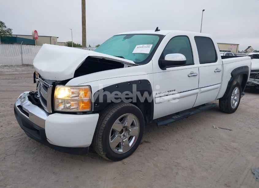 Photo 2 of 2009 Chevrolet Silverado 1500 LT (VIN 3GCEC23J99G172758)
