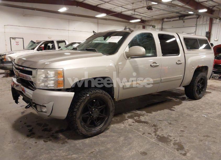 Photo 2 of 2007 Chevrolet Silverado 1500 LT2 (VIN 3GCEK13307G545178)
