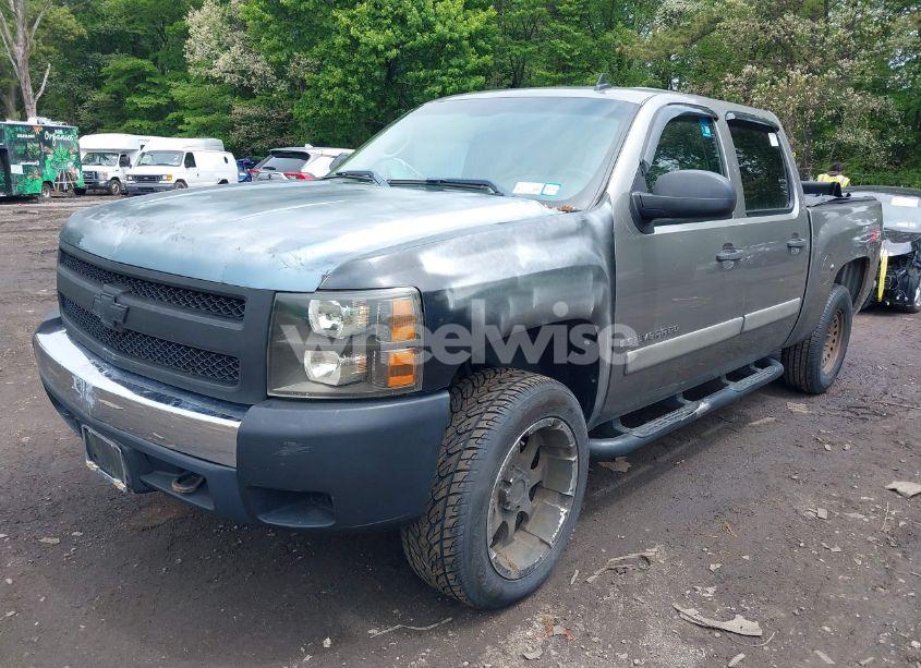 Photo 2 of 2007 Chevrolet Silverado 1500 LT1 (VIN 3GCEK13M47G554281)