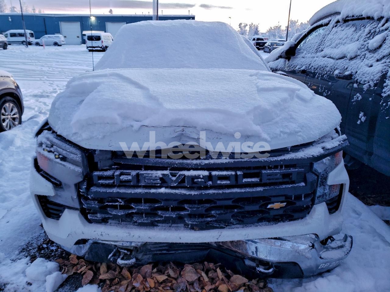Photo 5 of 2024 CHEVROLET SILVERADO K1500 (VIN 3GCNDAED0RG311383)