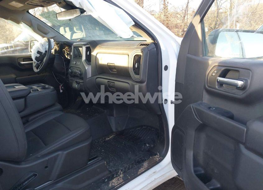 Photo 5 of 2024 Chevrolet Silverado 1500 4WD LONG BED WT (VIN 3GCNDAED6RG339978)