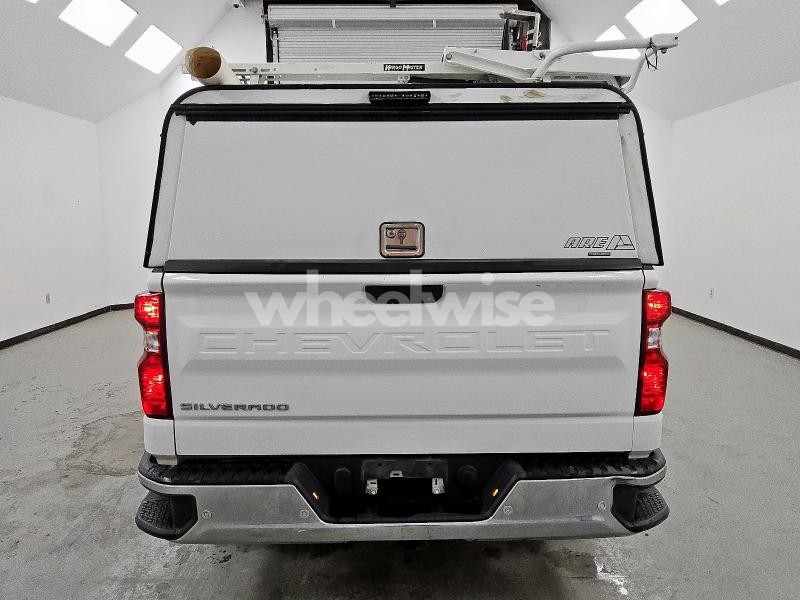 Photo 2 of 2021 CHEVROLET SILVERADO K1500 (VIN 3GCNYAEH0MG408793)