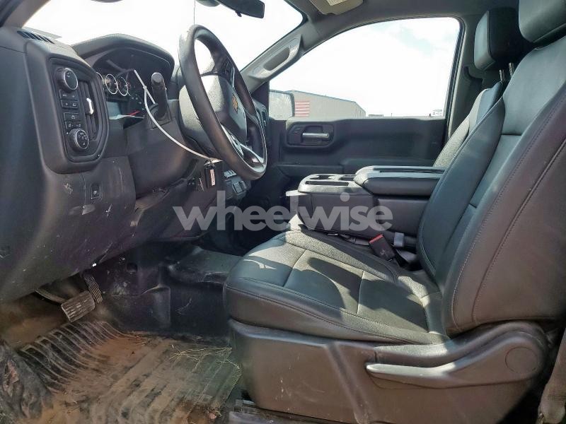 Photo 2 of 2021 CHEVROLET SILVERADO K1500 (VIN 3GCNYAEH6MG408166)