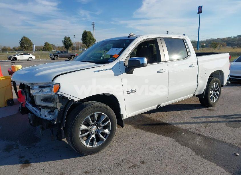 Photo 2 of 2022 Chevrolet Silverado 1500 2WD SHORT BED LT (VIN 3GCPACED9NG566847)