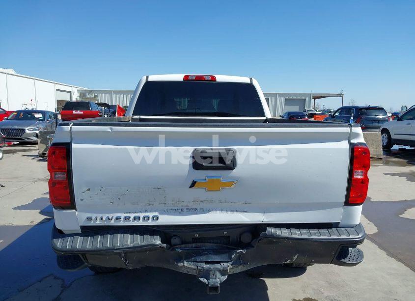 Photo 6 of 2018 Chevrolet Silverado 1500 WT (VIN 3GCPCNEC8JG371670)