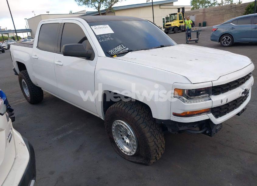2018 Chevrolet Silverado 1500 WT (VIN 3GCPCNECXJG390544) main photo