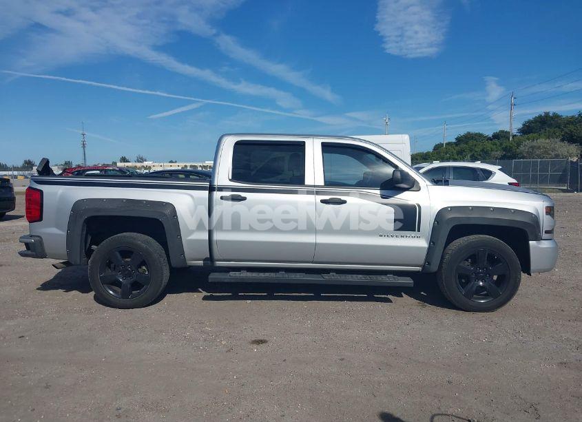 Photo 13 of 2018 Chevrolet Silverado 1500 CUSTOM (VIN 3GCPCPEC0JG161592)