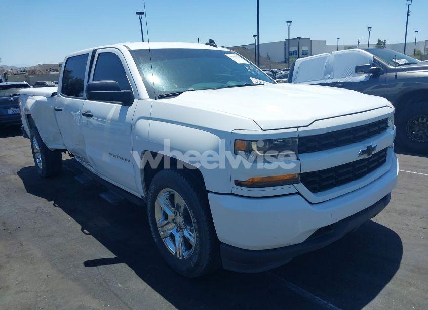 2018 Chevrolet Silverado 1500 CUSTOM (VIN 3GCPCPEC9JG346028) main photo