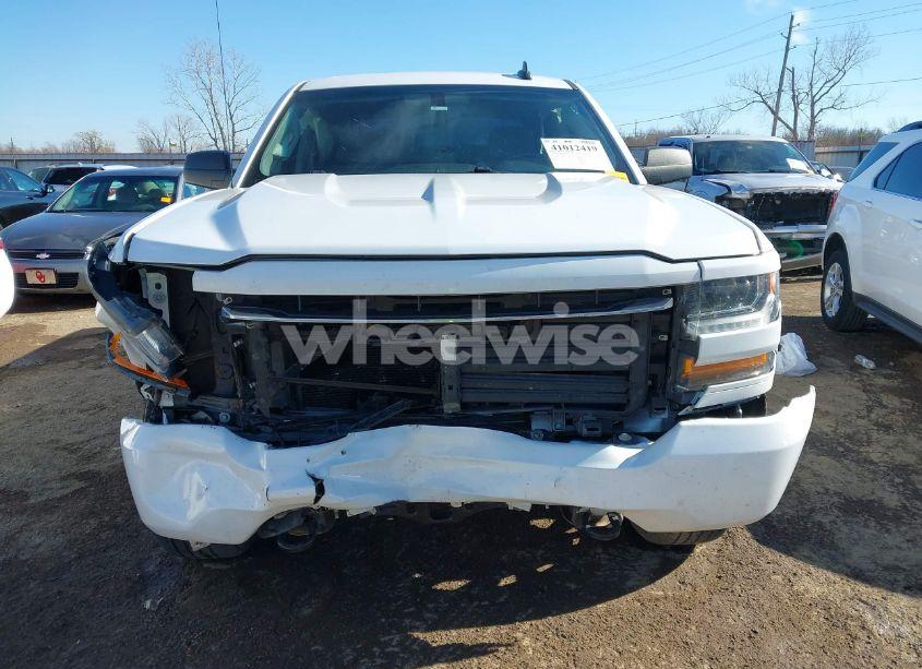 Photo 12 of 2018 Chevrolet Silverado 1500 CUSTOM (VIN 3GCPCPECXJG621759)