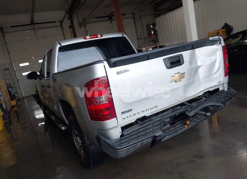 Photo 3 of 2011 Chevrolet Silverado 1500 LS (VIN 3GCPCREA1BG380945)