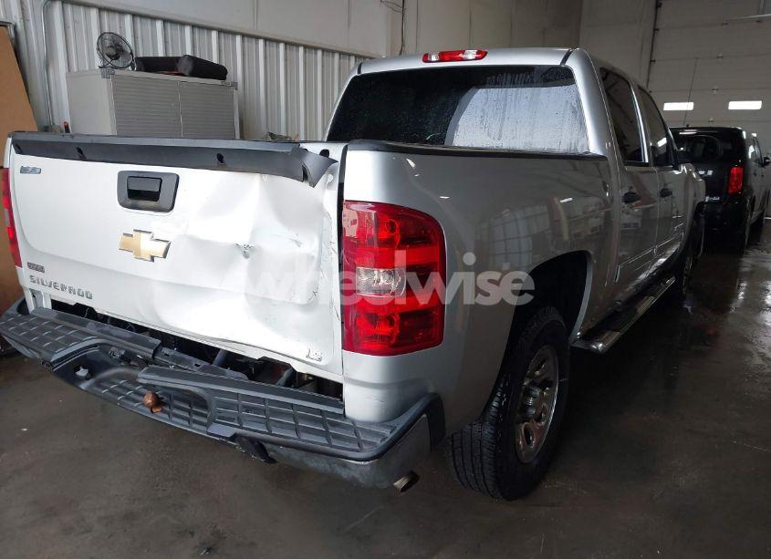 Photo 4 of 2011 Chevrolet Silverado 1500 LS (VIN 3GCPCREA1BG380945)