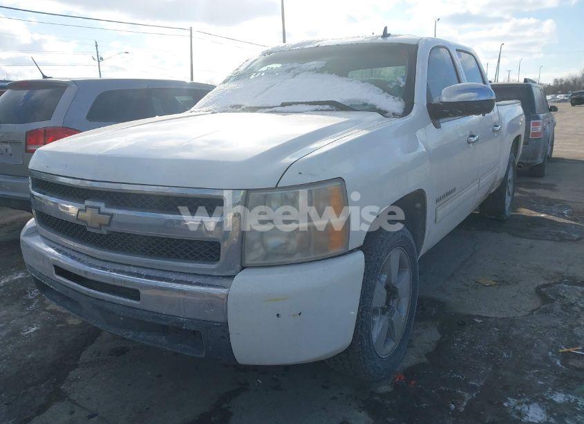 Photo 2 of 2011 Chevrolet Silverado 1500 LS (VIN 3GCPCREA4BG315197)