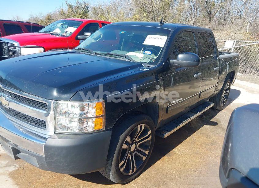 Photo 2 of 2013 Chevrolet Silverado 1500 LS (VIN 3GCPCREA6DG104943)