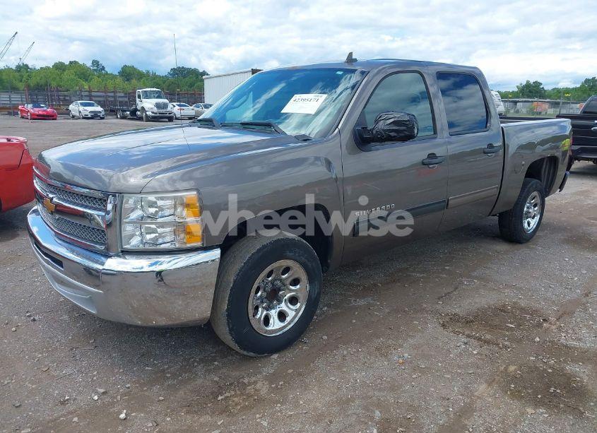 Photo 2 of 2013 Chevrolet Silverado C1500 LS (VIN 3GCPCREA8DG241043)