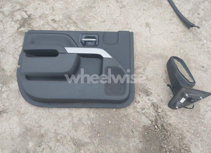 Photo 12 of 2015 Chevrolet Silverado 1500 1LT (VIN 3GCPCREC0FG412551)