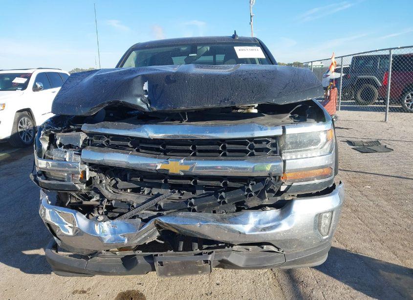 Photo 12 of 2018 Chevrolet Silverado 1500 1LT (VIN 3GCPCREC0JG201116)