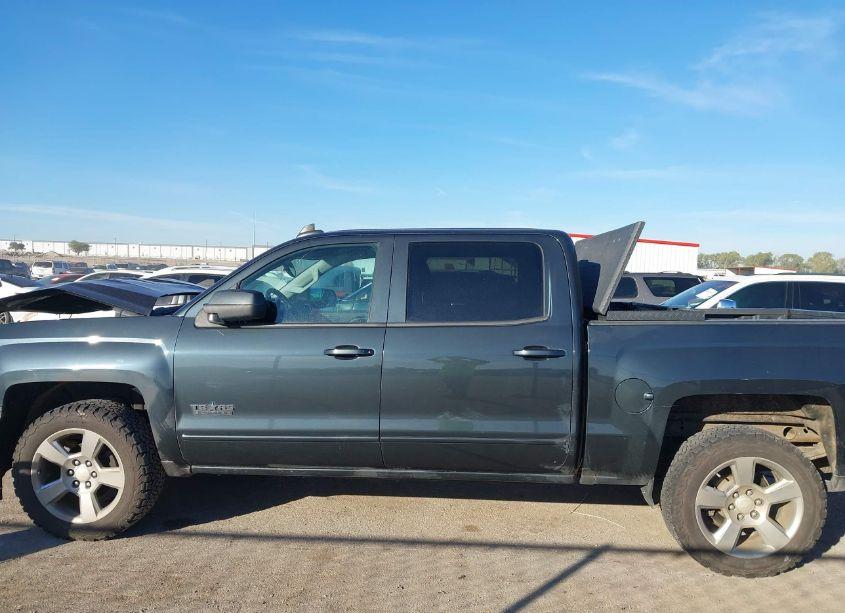 Photo 14 of 2018 Chevrolet Silverado 1500 1LT (VIN 3GCPCREC0JG201116)