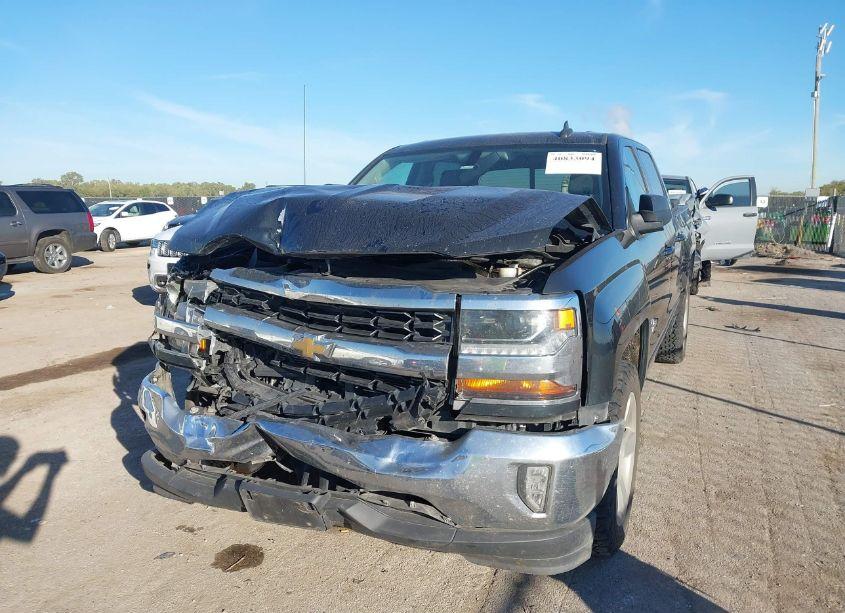 Photo 2 of 2018 Chevrolet Silverado 1500 1LT (VIN 3GCPCREC0JG201116)