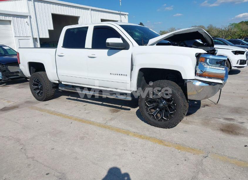 2018 Chevrolet Silverado 1500 1LT (VIN 3GCPCREC0JG302124) main photo