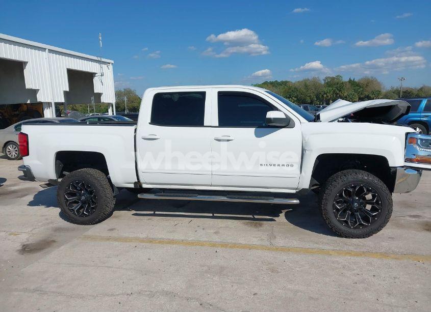 Photo 13 of 2018 Chevrolet Silverado 1500 1LT (VIN 3GCPCREC0JG302124)