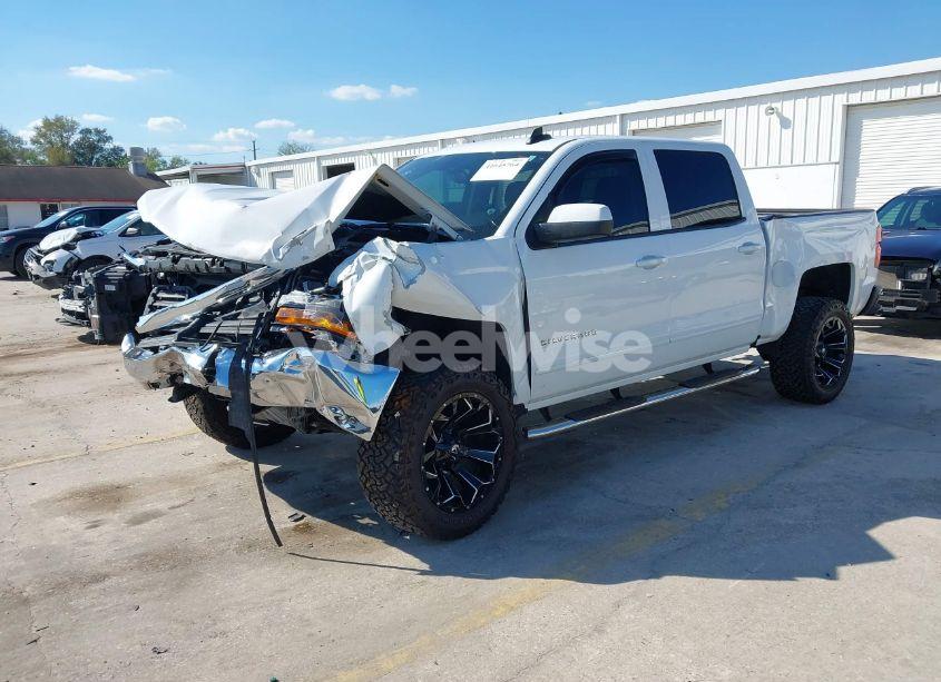 Photo 2 of 2018 Chevrolet Silverado 1500 1LT (VIN 3GCPCREC0JG302124)