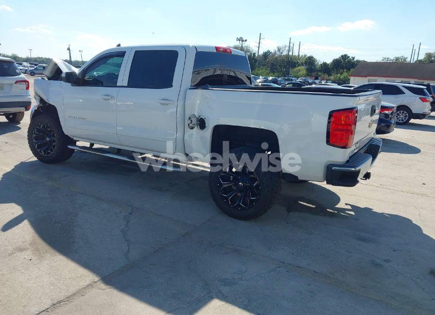 Photo 3 of 2018 Chevrolet Silverado 1500 1LT (VIN 3GCPCREC0JG302124)