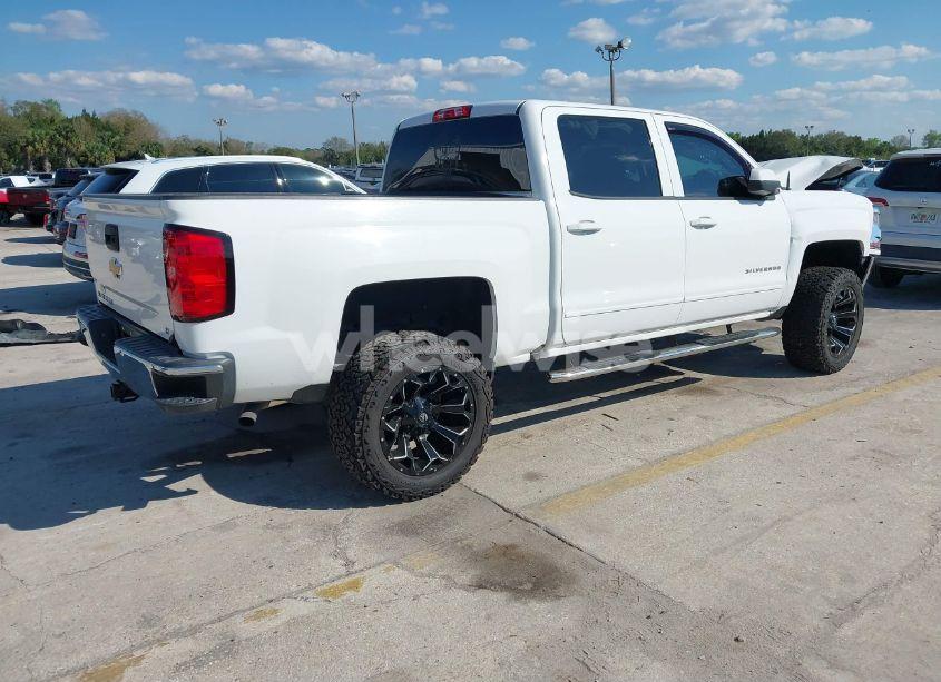 Photo 4 of 2018 Chevrolet Silverado 1500 1LT (VIN 3GCPCREC0JG302124)