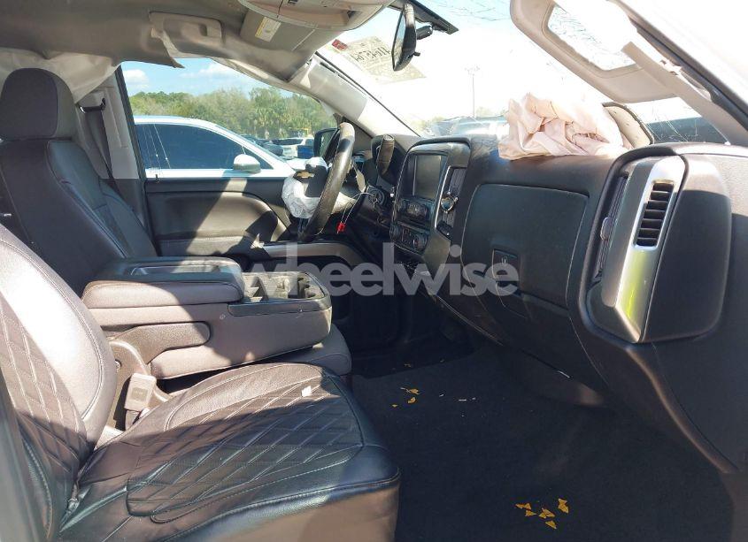 Photo 5 of 2018 Chevrolet Silverado 1500 1LT (VIN 3GCPCREC0JG302124)