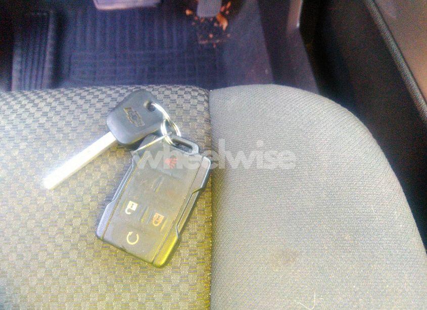 Photo 11 of 2018 Chevrolet Silverado 1500 1LT (VIN 3GCPCREC0JG560577)