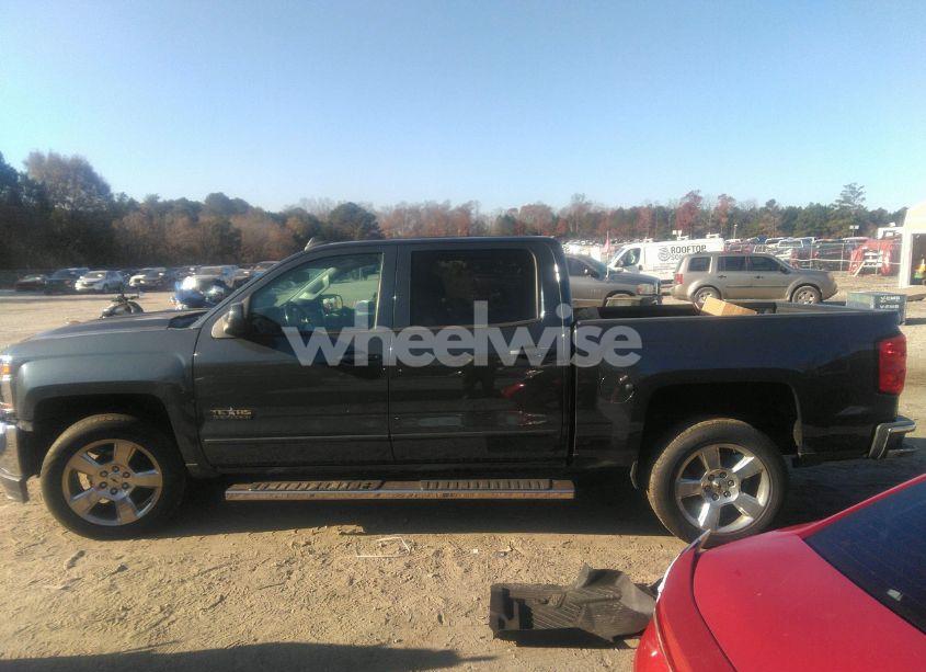 Photo 15 of 2018 Chevrolet Silverado 1500 1LT (VIN 3GCPCREC0JG560577)