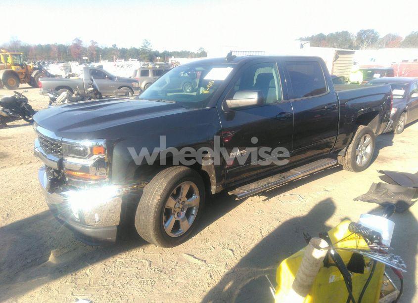 Photo 2 of 2018 Chevrolet Silverado 1500 1LT (VIN 3GCPCREC0JG560577)