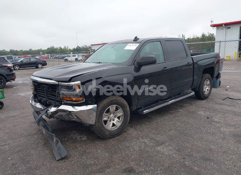 Photo 2 of 2018 Chevrolet Silverado 1500 1LT (VIN 3GCPCREC0JG613259)