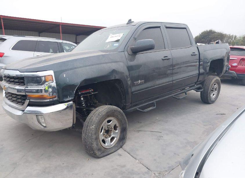 Photo 2 of 2018 Chevrolet Silverado 1500 1LT (VIN 3GCPCREC1JG495061)