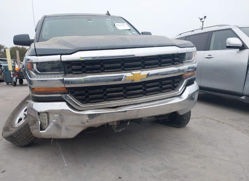 Photo 20 of 2018 Chevrolet Silverado 1500 1LT (VIN 3GCPCREC1JG495061)