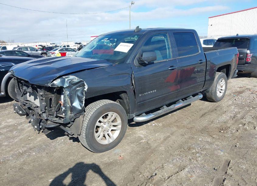 Photo 2 of 2018 Chevrolet Silverado 1500 1LT (VIN 3GCPCREC2JG206074)