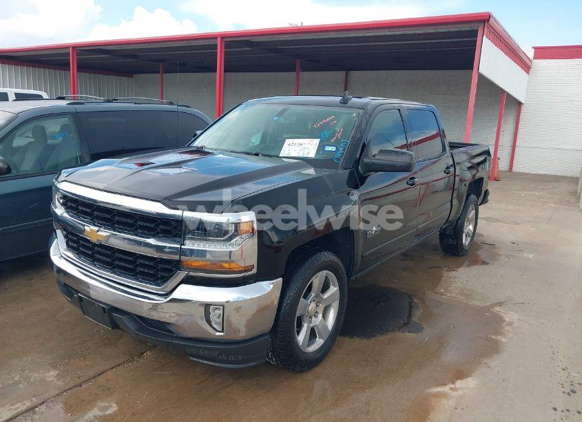 Photo 2 of 2018 Chevrolet Silverado 1500 1LT (VIN 3GCPCREC2JG440280)