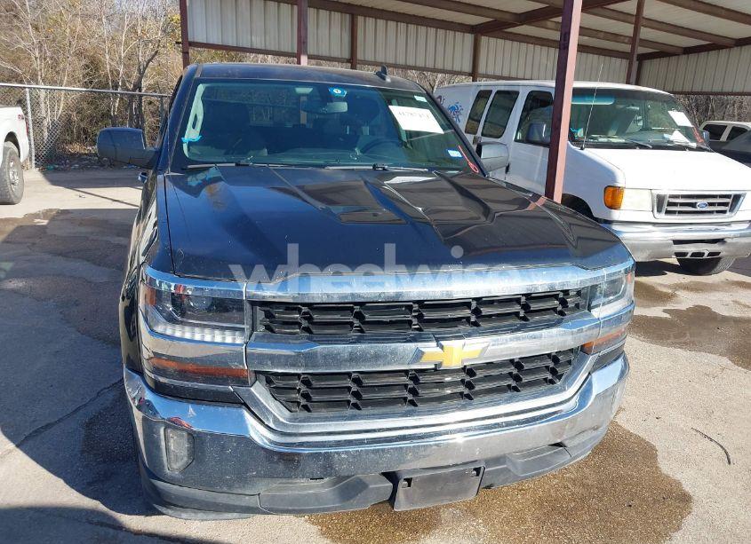 Photo 12 of 2018 Chevrolet Silverado 1500 1LT (VIN 3GCPCREC3JG106422)