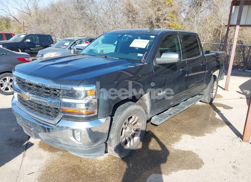 Photo 2 of 2018 Chevrolet Silverado 1500 1LT (VIN 3GCPCREC3JG106422)