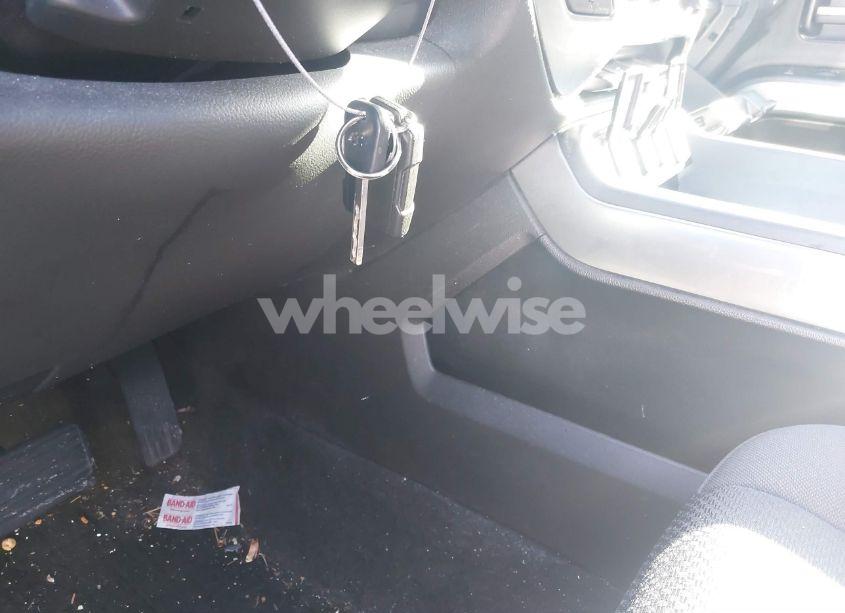 Photo 11 of 2018 Chevrolet Silverado 1500 1LT (VIN 3GCPCREC3JG154440)