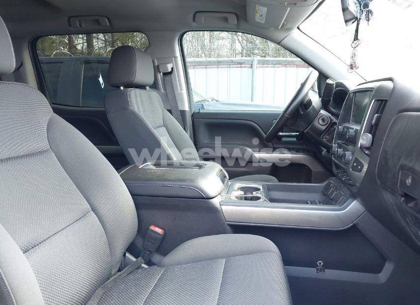 Photo 5 of 2018 Chevrolet Silverado 1500 1LT (VIN 3GCPCREC3JG154440)