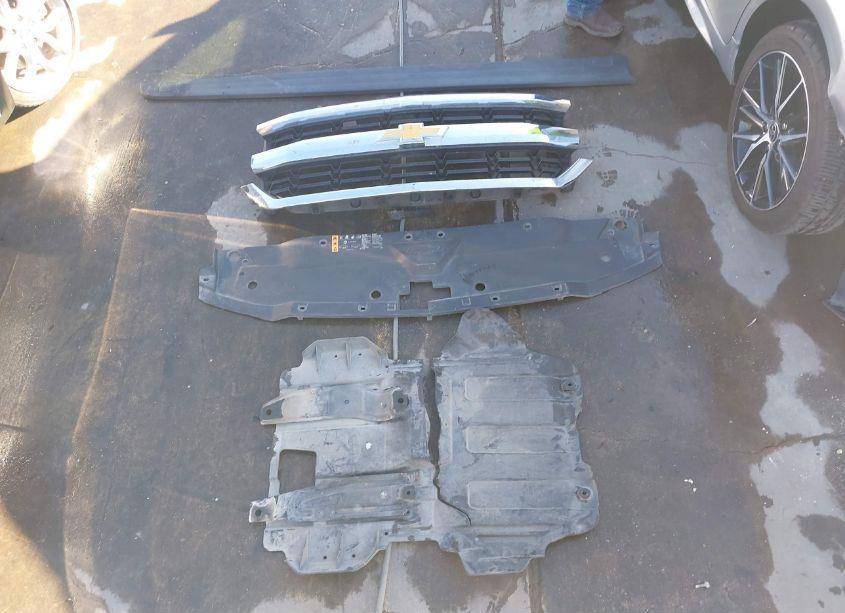 Photo 12 of 2018 Chevrolet Silverado 1500 1LT (VIN 3GCPCREC3JG163347)