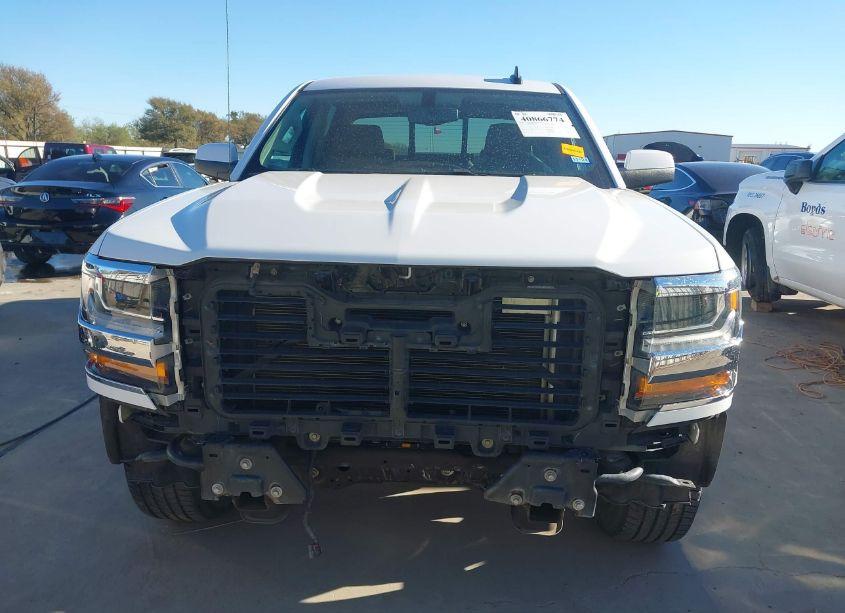 Photo 13 of 2018 Chevrolet Silverado 1500 1LT (VIN 3GCPCREC3JG163347)