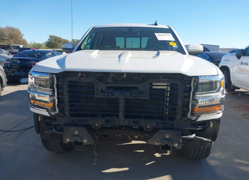 Photo 6 of 2018 Chevrolet Silverado 1500 1LT (VIN 3GCPCREC3JG163347)