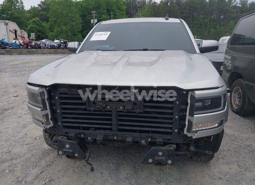 Photo 6 of 2018 Chevrolet Silverado 1500 1LT (VIN 3GCPCREC3JG167544)