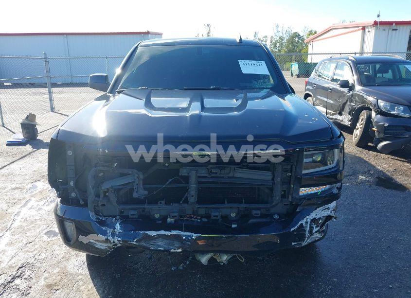 Photo 12 of 2018 Chevrolet Silverado 1500 1LT (VIN 3GCPCREC3JG218685)